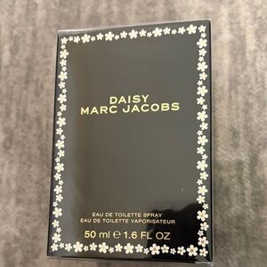 Marc Jacobs Daisy Eau de Toilette — Black with White Daisy Accent